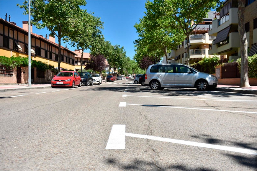 Boadilla del Monte | Aumentan las plazas de aparcamiento en un tramo de la calle Mariano Barbacid, en Viñas Viejas