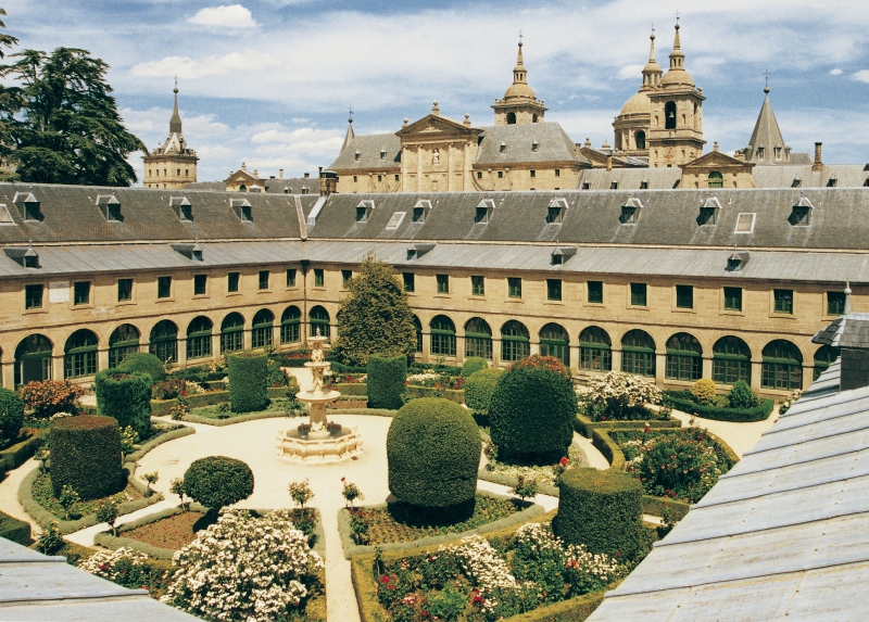 Villanueva de la Cañada | El Ayuntamiento firma un acuerdo con el Real Centro Universitario Escorial- María Cristina