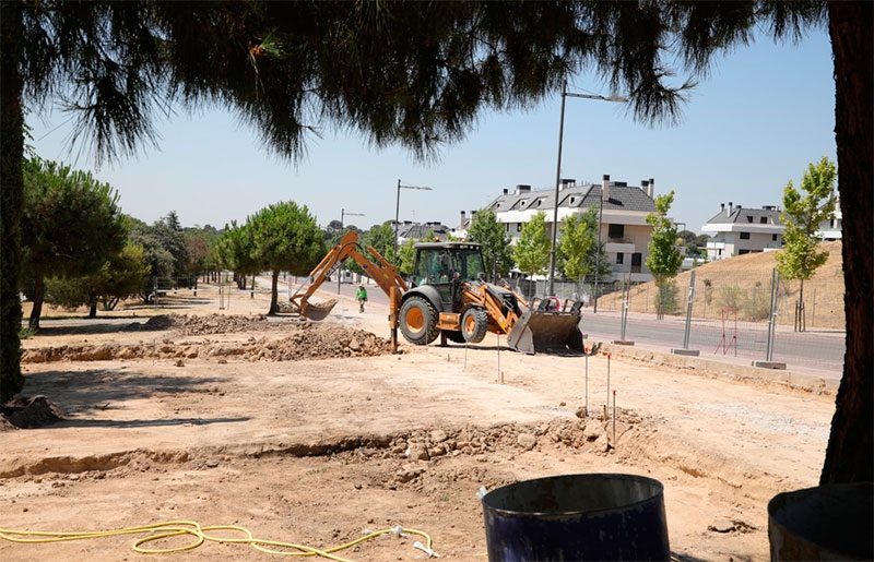 Boadilla del Monte | Obras en la mediana para facilitar el acceso desde la avenida Condesa de Chinchón a la calle Echegaray