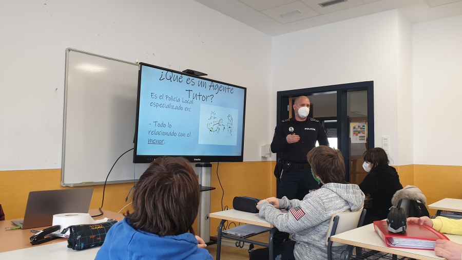 Villanueva de la Cañada | Visita de la Unidad de Agente Tutor a los alumnos del CEIPSO Padre Garralda