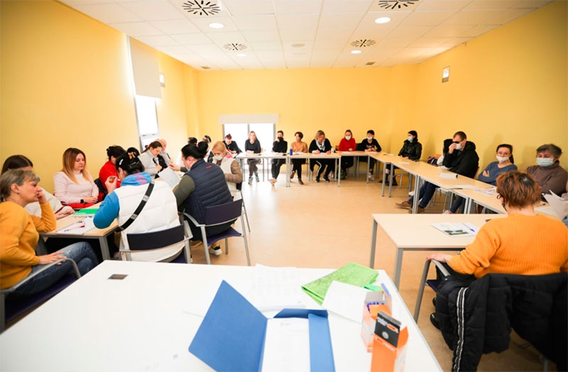 Boadilla del Monte | Comienzan las clases de español que el Ayuntamiento ofrece a los refugiados llegados de Ucrania