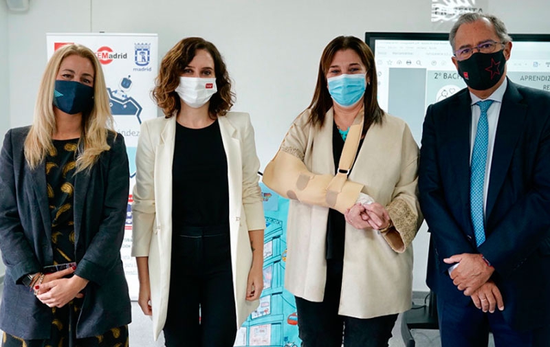 Pozuelo de Alarcón | Ayuso y Quislant visitan el instituto Gerardo Diego de Pozuelo con motivo del Día Mundial del Docente