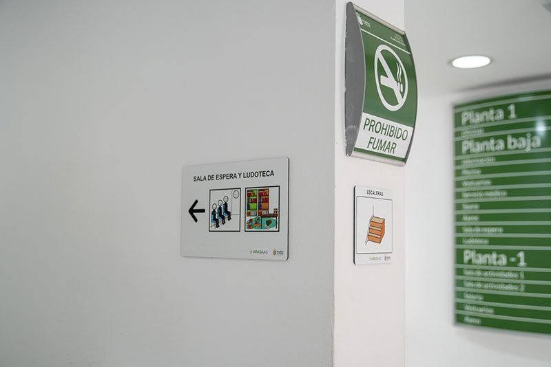 Boadilla del Monte | La piscina cubierta incorpora pictogramas y elementos accesibles para personas con TEA y discapacidad visual y auditiva