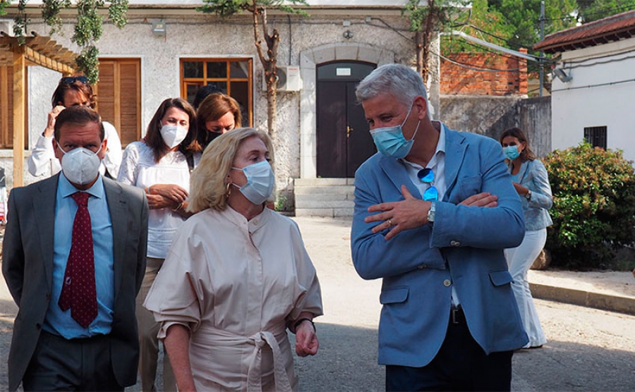 Torrelodones | La consejera de Familia visita la Residencia Infantil Nuestra Señora de Lourdes