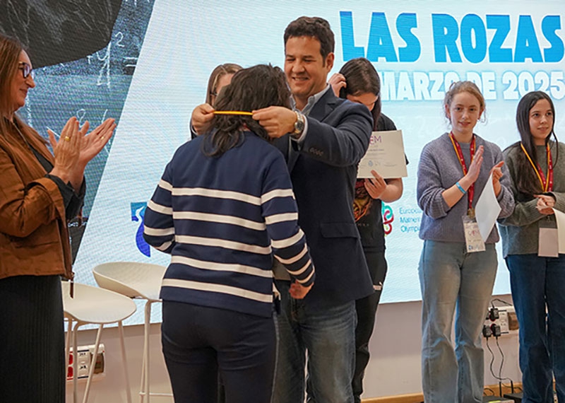 Las Rozas | Apoyo del alcalde de Las Rozas al fomento de las vocaciones científicas y tecnológicas durante la Olimpiada Femenina Española de Matemáticas