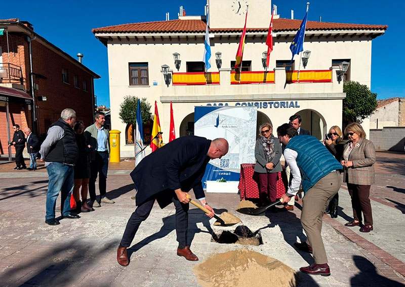 Sevilla la Nueva | Sevilla la Nueva coloca la primera piedra de las obras de  embellecimiento de la Plaza de España