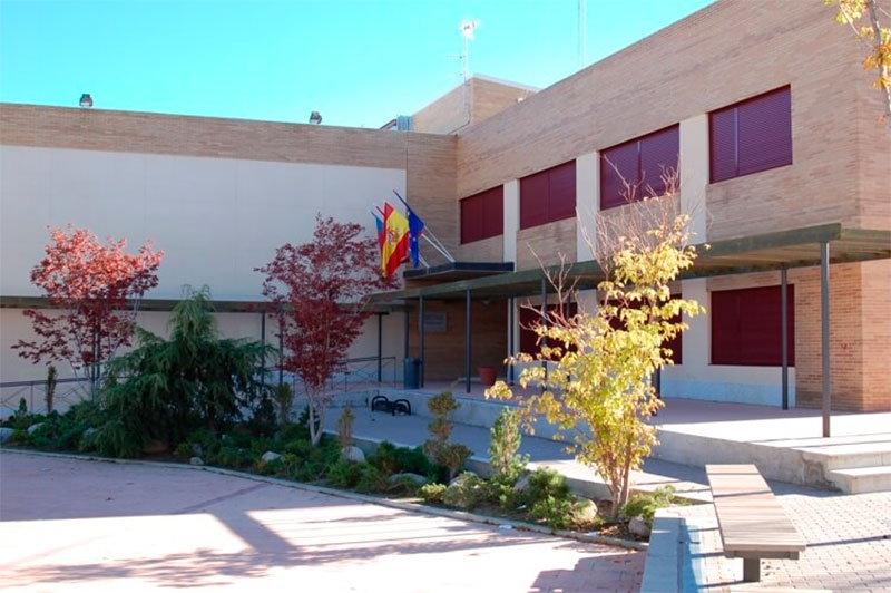 Moralzarzal | El Ayuntamiento garantiza la seguridad con una solución para las ventanas del Centro Cultural