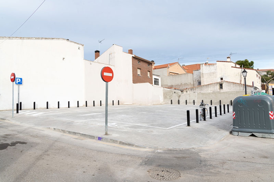 Sevilla la Nueva | Abierta la nueva zona de aparcamiento con 14 plazas entre las calles Colón y Cervantes