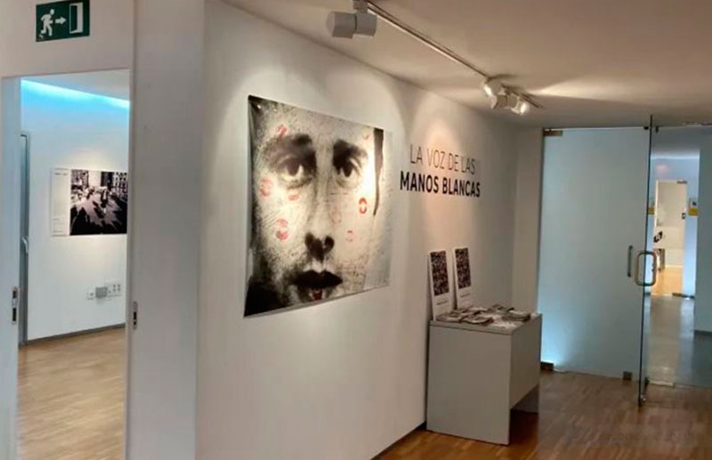 Pozuelo de Alarcón | “La voz de las manos blancas”, una exposición en homenaje a las víctimas del terrorismo