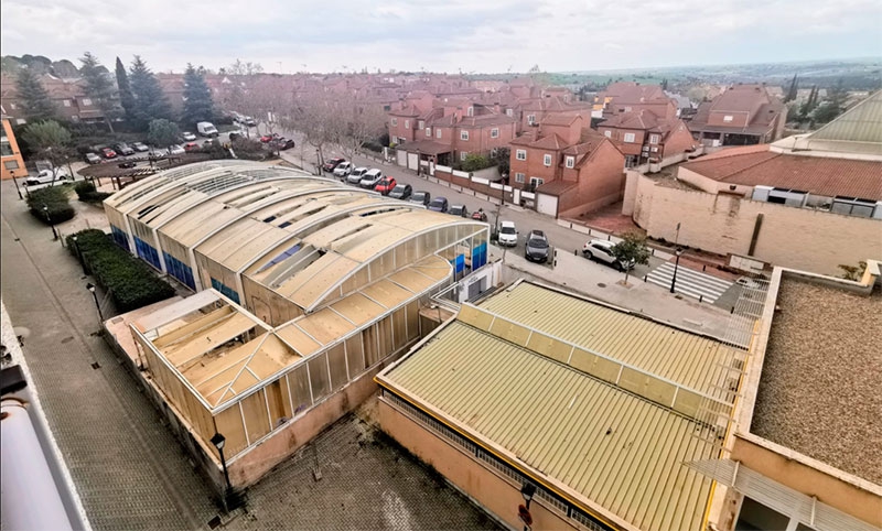 Arroyomolinos | El Ayuntamiento comienza las obras de demolición de la piscina de la calle Ávila