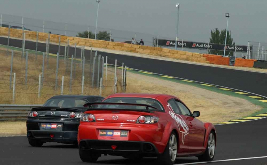 Mazda reúne a los amantes del motor rotativo en el 40º aniversario del Mazda RX-7