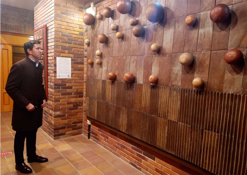 Valdemorillo | Homenaje permanente del Ayuntamiento a la obra de Antonio Salvador Orodea con la instalación del mural Universo