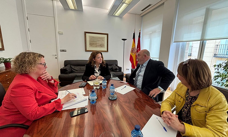 Navalagamella | El alcalde de Navalagamella trasladó a la consejera de Sanidad las necesidades de los vecinos en el área de sanidad