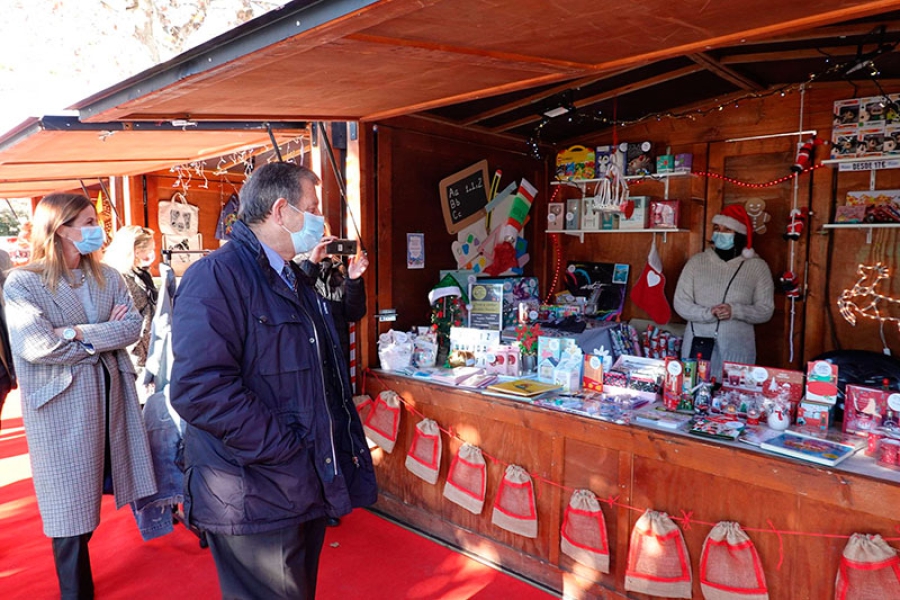 Villanueva de la Cañada | Inaugurado el Mercado Navideño de la plaza de España