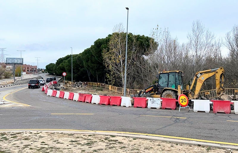 Arroyomolinos | Arroyomolinos atiende una demanda vecinal al mejorar la conexión peatonal entre Zarzalejo y La Rinconada II en la M-413