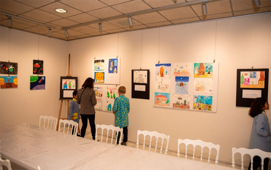 Boadilla del Monte | Exposición de Navidad de los talleres municipales infantiles de Pintura, Cerámica y Cómic