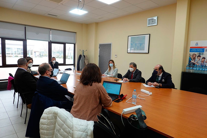 Villanueva de la Cañada | Reunión con la Dirección de la Misión Laica Francesa en el Liceo Molière