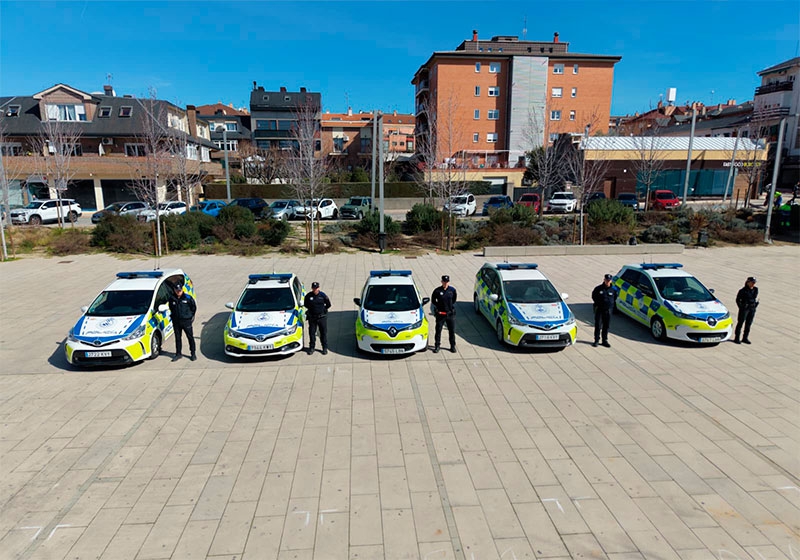 Collado Villalba | La Policía Local de Collado Villalba estrena cinco nuevos vehículos patrulla híbridos y eléctricos cedidos por el Ayuntamiento de Madrid