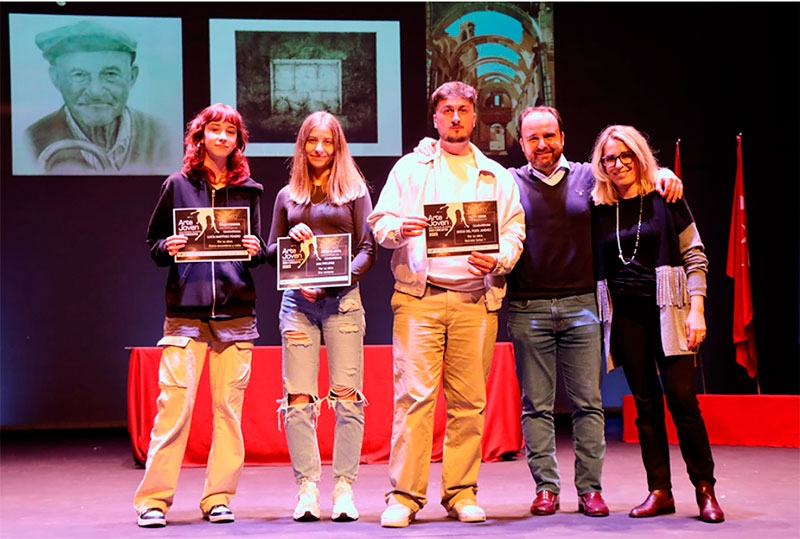 Guadarrama | Los ganadores del Certamen de Arte Joven de Guadarrama recogieron sus premios en la gala de entrega celebrada el 8 de mayo