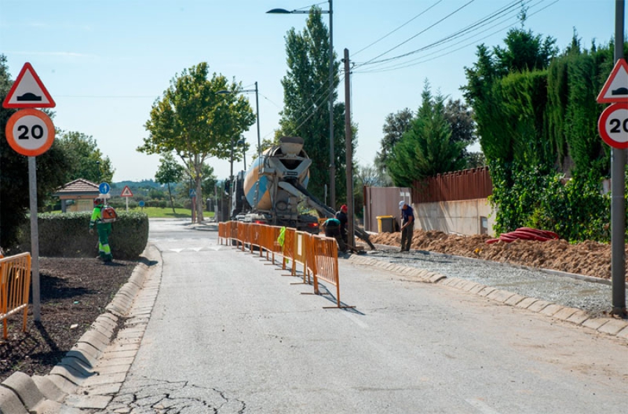 Boadilla del Monte | En marcha las obras de renovación de acerado en varias calles de las urbanizaciones históricas de Boadilla