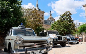 San Lorenzo de El Escorial | La Policía Nacional expone 70 años de vehículos policiales en El Parque de San Lorenzo de El Escorial