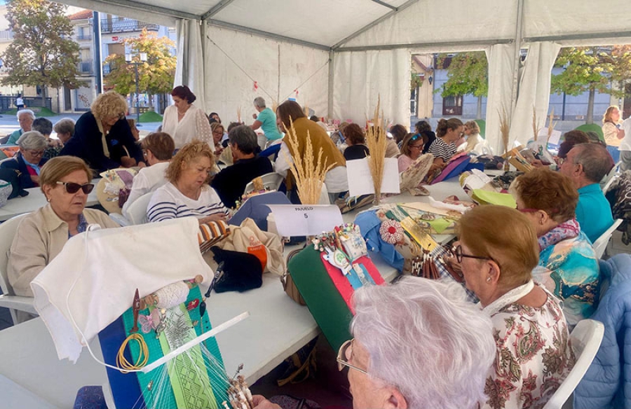 Robledo de Chavela | Tradición y solidaridad en el XXII Encuentro de Bolillos de Robledo de Chavela