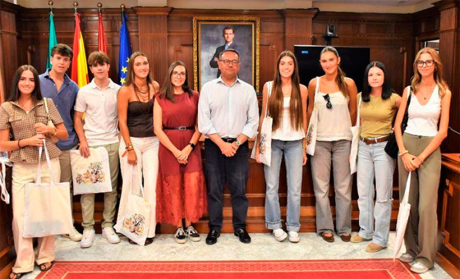 Villaviciosa de Odón | El alcalde recibe a los nuevos becados en la Universidad Europea