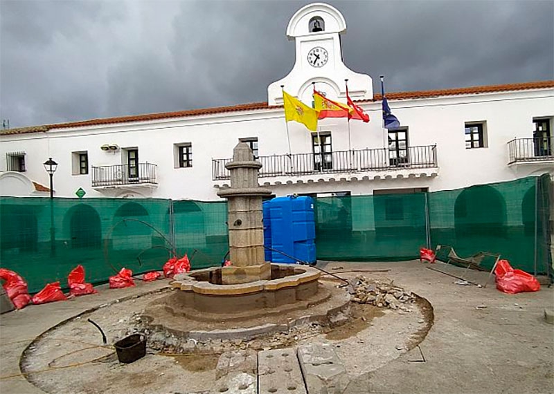 Villanueva del Pardillo | Comienzan los trabajos de arreglo, saneamiento y puesta en marcha de las fuentes ornamentales