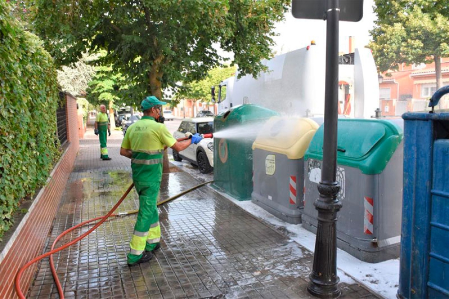 Villaviciosa de Odón | Labores de limpieza y desinfección en todos los contenedores del municipio