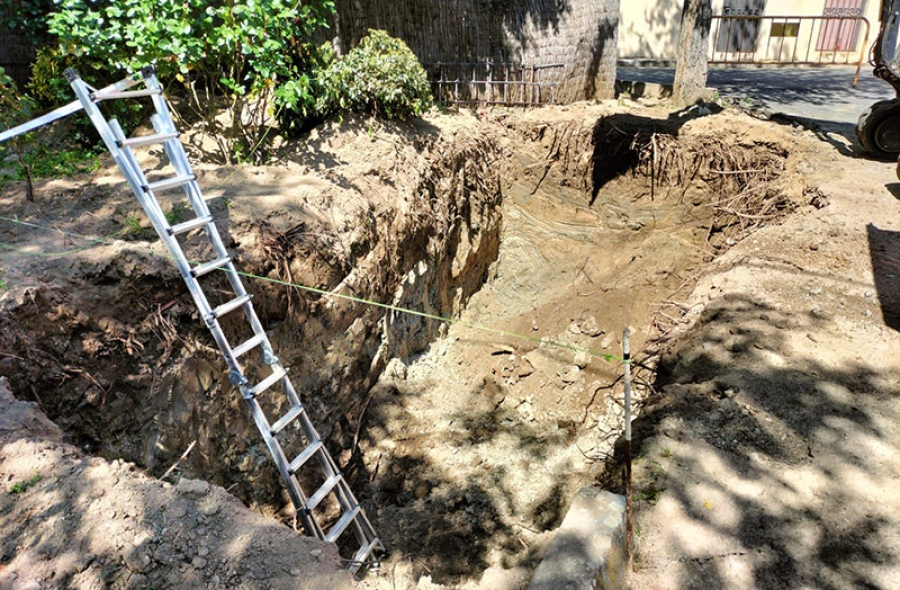 Navalagamella | Comienzan las obras de soterramiento en varias calles que embellecerán el entorno visual de Navalagamella