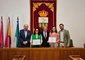 Villanueva de la Cañada | Entrega de la recaudación del Mercadillo Solidario de Libros y del Torneo de Pádel contra la Meningitis
