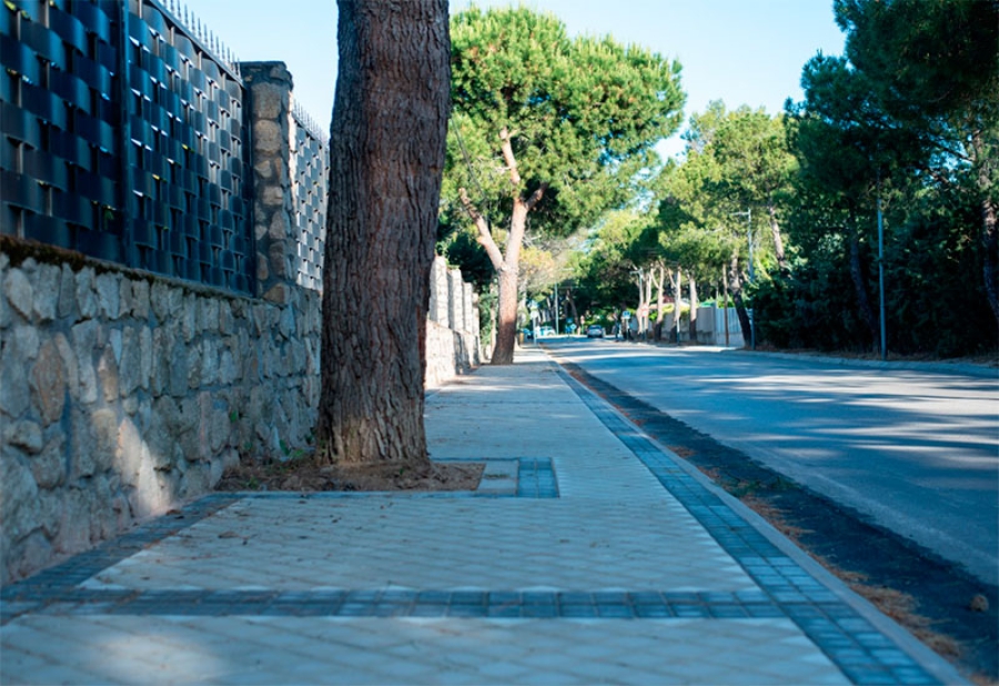 Boadilla del Monte | El Ayuntamiento ha pavimentado un tramo de la calle Valle de Belagua, para facilitar la accesibilidad de los peatones