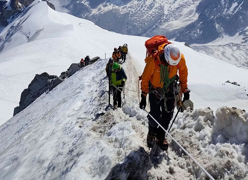 Becerril de la Sierra | El Club de montaña “Todovertical” alcanza los 1.500 federados
