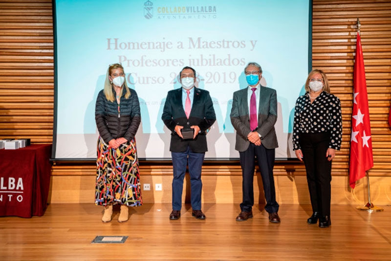 Collado Villalba | El Ayuntamiento rinde homenaje a los profesores jubilados del municipio