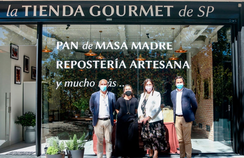 Pozuelo de Alarcón | Pérez Quislant visita una nueva tienda gourmet que ha abierto sus puertas en la ciudad
