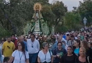 Valdemorillo | Emoción, respeto y devoción marcan el paso en la popular Traída de la Virgen de la Esperanza