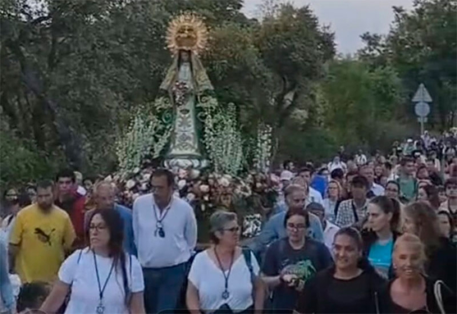 Valdemorillo | Emoción, respeto y devoción marcan el paso en la popular Traída de la Virgen de la Esperanza