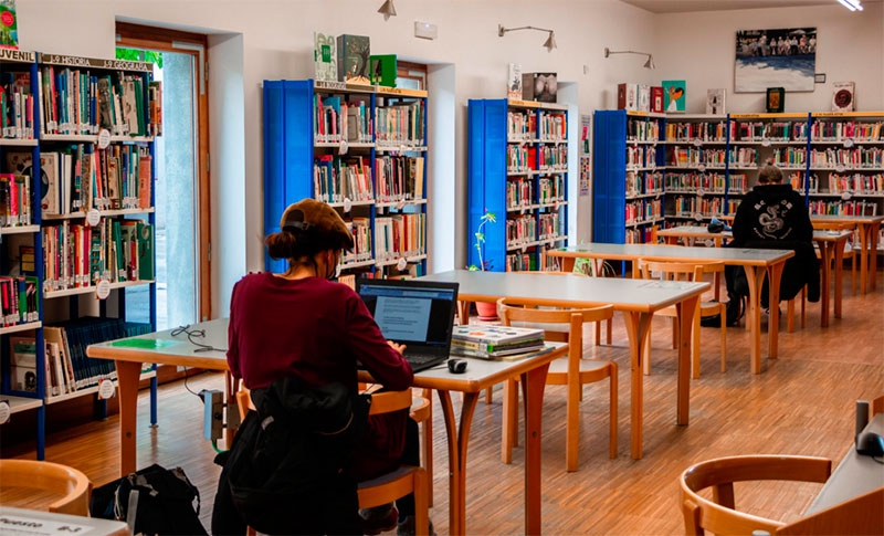 San Lorenzo de El Escorial | La Biblioteca Municipal amplía su horario de fin de semana para facilitar el estudio durante los exámenes