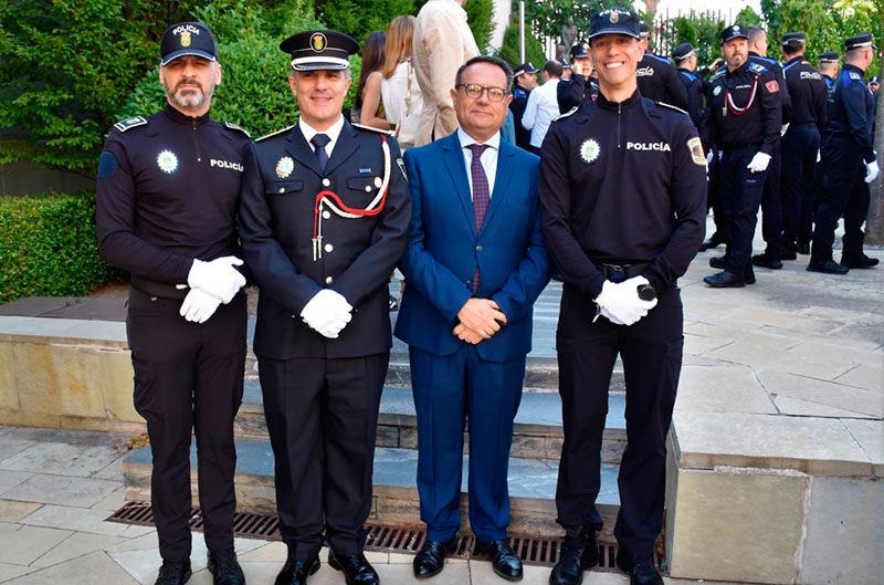 Villaviciosa de Odón | La plantilla de la Policía Local de Villaviciosa de Odón cuenta con un nuevo subinspector y dos nuevos oficiales