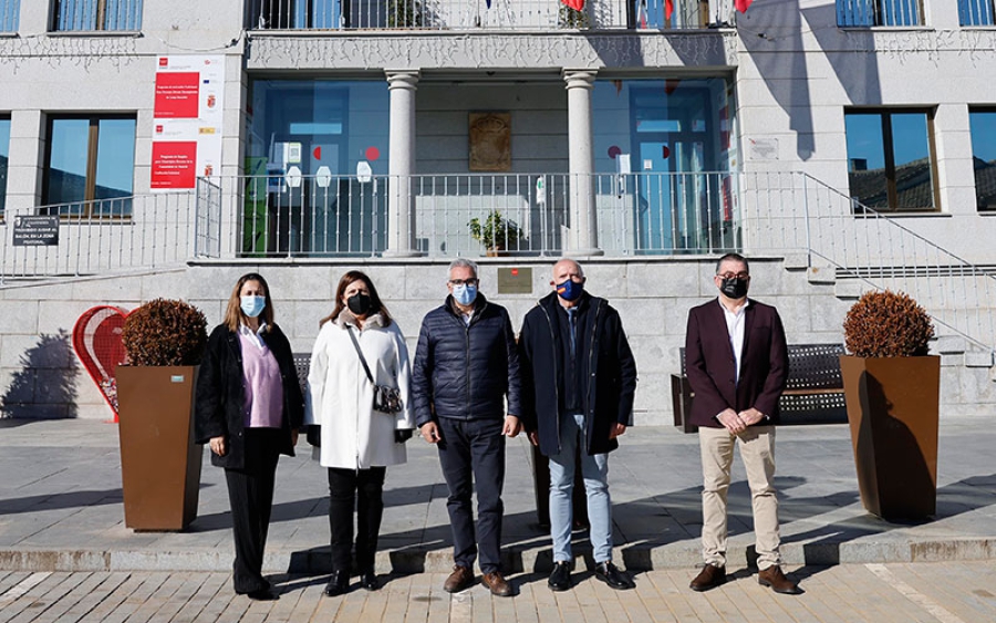 Chapinería | La alcaldesa y el consejero de Administración Local visitan las nuevas infraestructuras deportivas de Chapinería