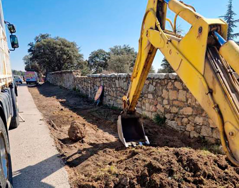 Guadarrama | Comienzan las obras para la construcción de la nueva parada de autobús sobre la Nacional VI en Las Cabezuelas