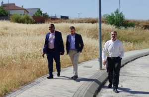 Villamantilla | Visita del director general de Atención al Mayor a la parcela ofrecida por Villamantilla para el proyecto de residencias de mayores de la Comunidad de Madrid