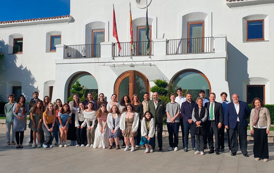 Villanueva de la Cañada | Estudiantes del Newtown Highschool e IES Las Encinas visitan dependencias municipales