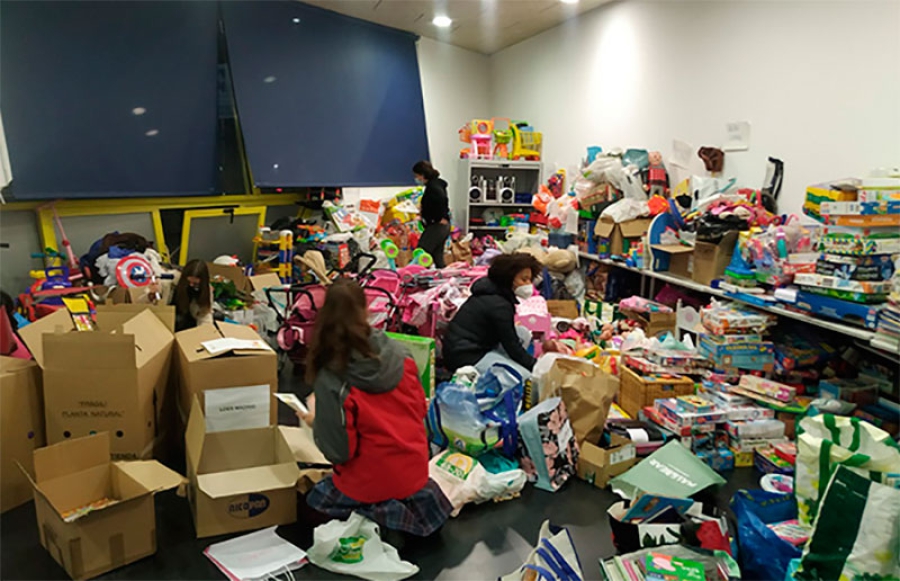 Las Rozas | La recogida solidaria del área de Juventud llega a más de 100 familias con dificultades