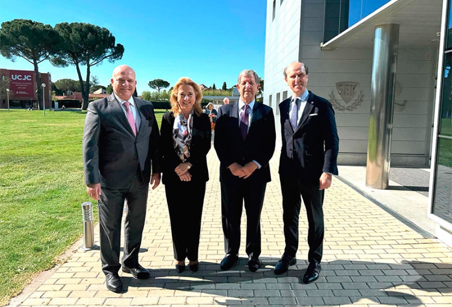 Villanueva de la Cañada | Visita del Embajador de la Liga Árabe a la UCJC y al colegio SEK-El Castillo