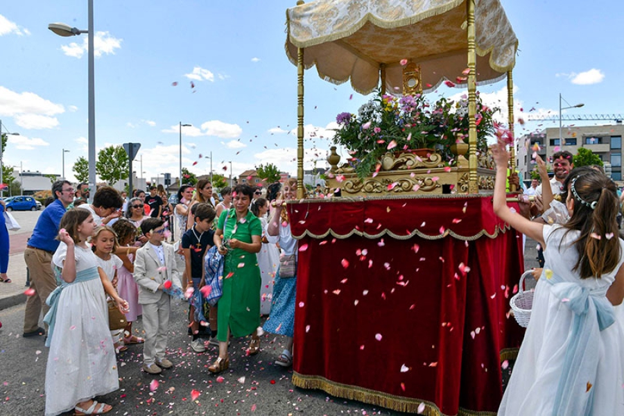 Villanueva de la Cañada | Villanueva de la Cañada celebra por sus calles la festividad del Corpus Christi