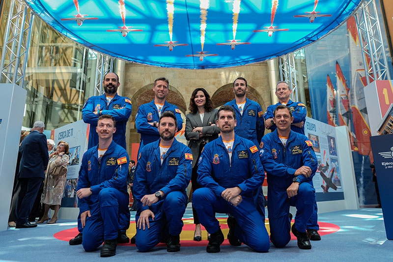 La presidenta Díaz Ayuso inaugura la exposición 40 años de la Patrulla Águila: “El pueblo de Madrid admira y quiere a su Ejército”