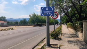 Guadarrama | Guadarrama instala dos señales para visibilizar su compromiso contra la violencia a las mujeres