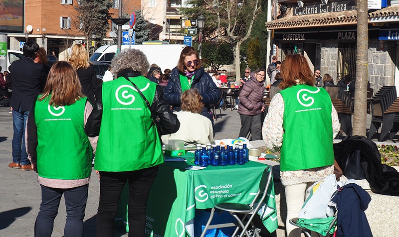 Torrelodones | Un gran lazo verde humano celebró el Día Mundial Contra el Cáncer