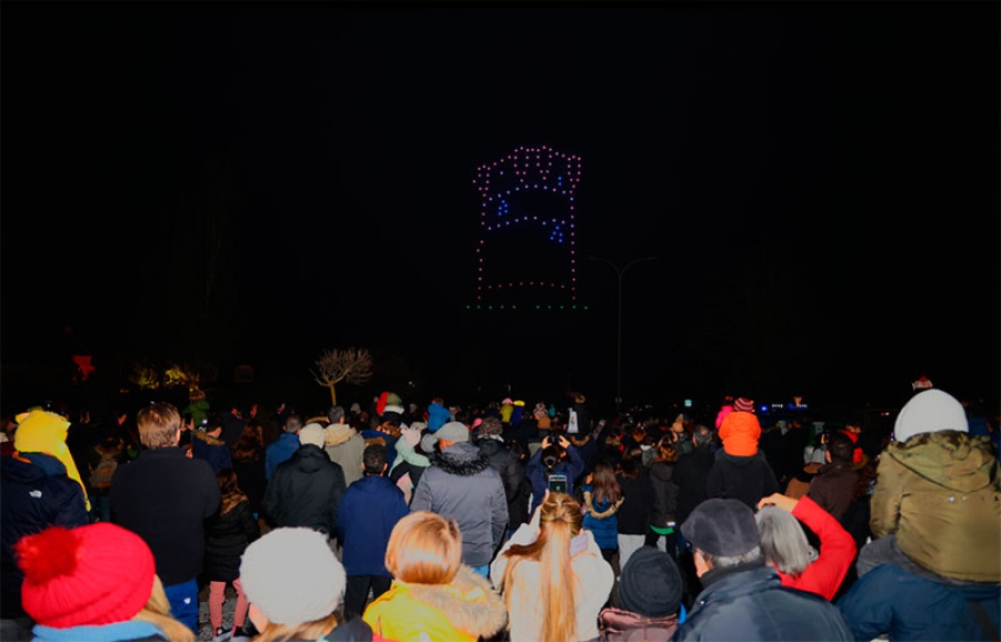 Arroyomolinos | 120 drones iluminan el cielo de Arroyomolinos para guiar a los Reyes Magos